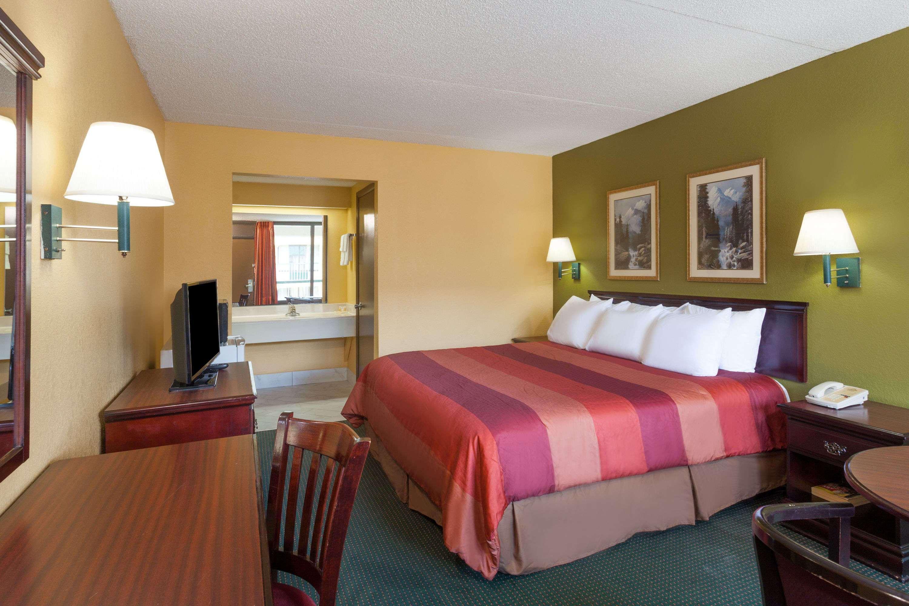 Days Inn By Wyndham Nashville Saint Thomas West Hospital Eksteriør billede