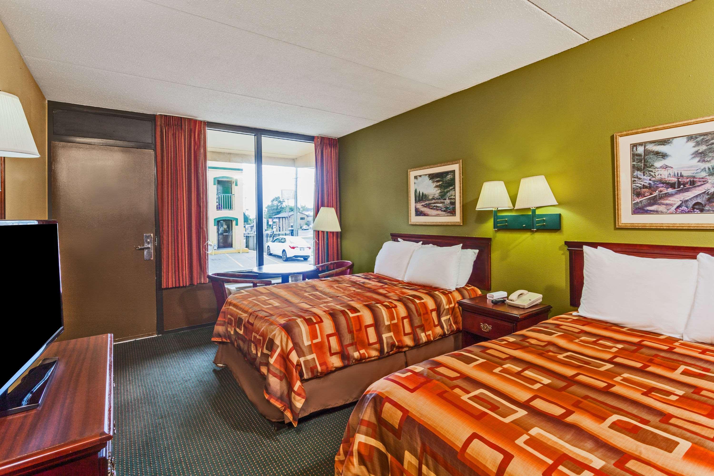 Days Inn By Wyndham Nashville Saint Thomas West Hospital Eksteriør billede