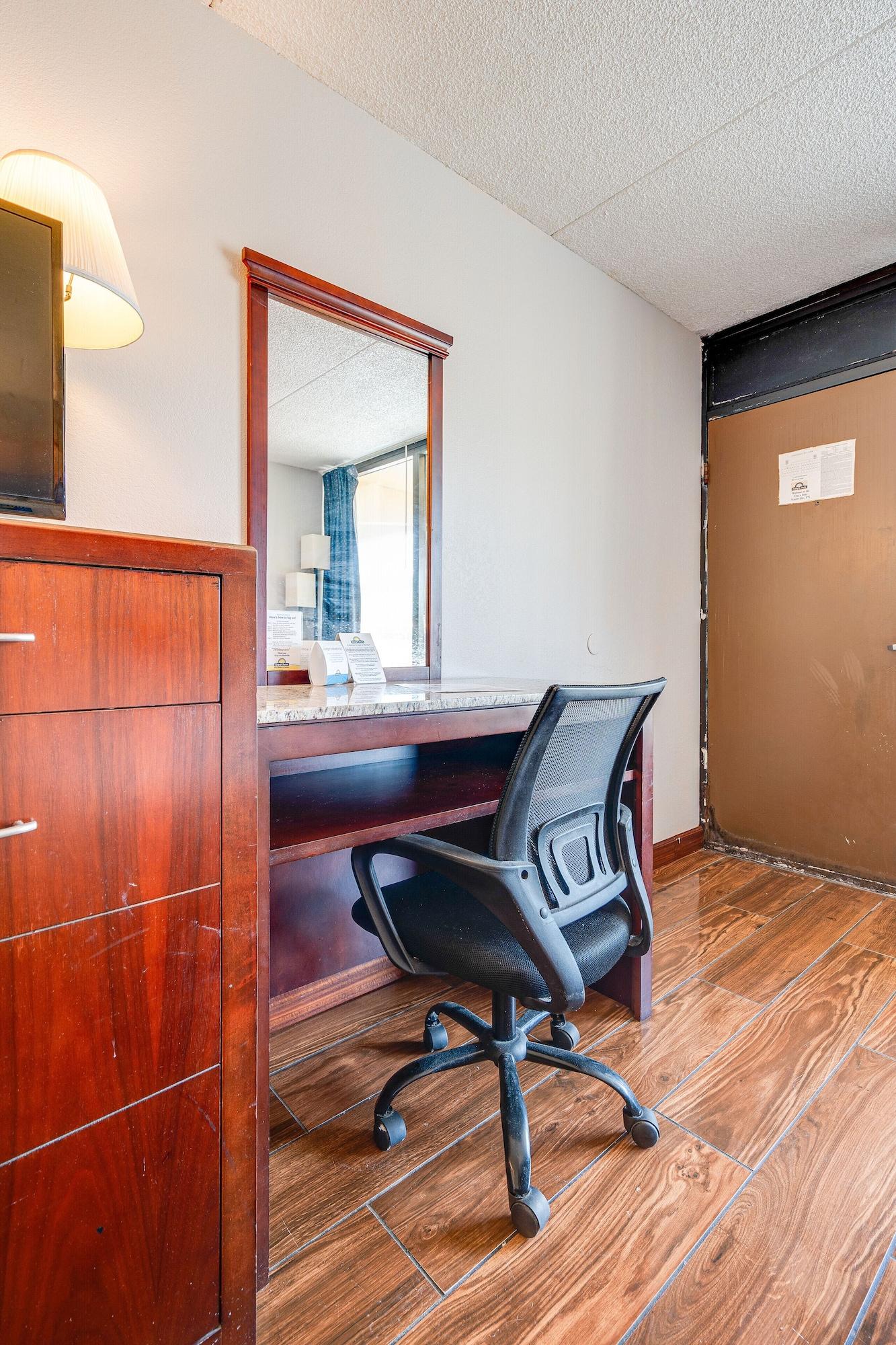Days Inn By Wyndham Nashville Saint Thomas West Hospital Eksteriør billede