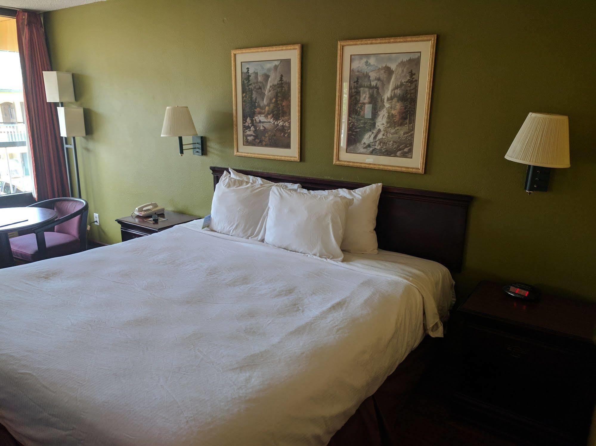 Days Inn By Wyndham Nashville Saint Thomas West Hospital Eksteriør billede